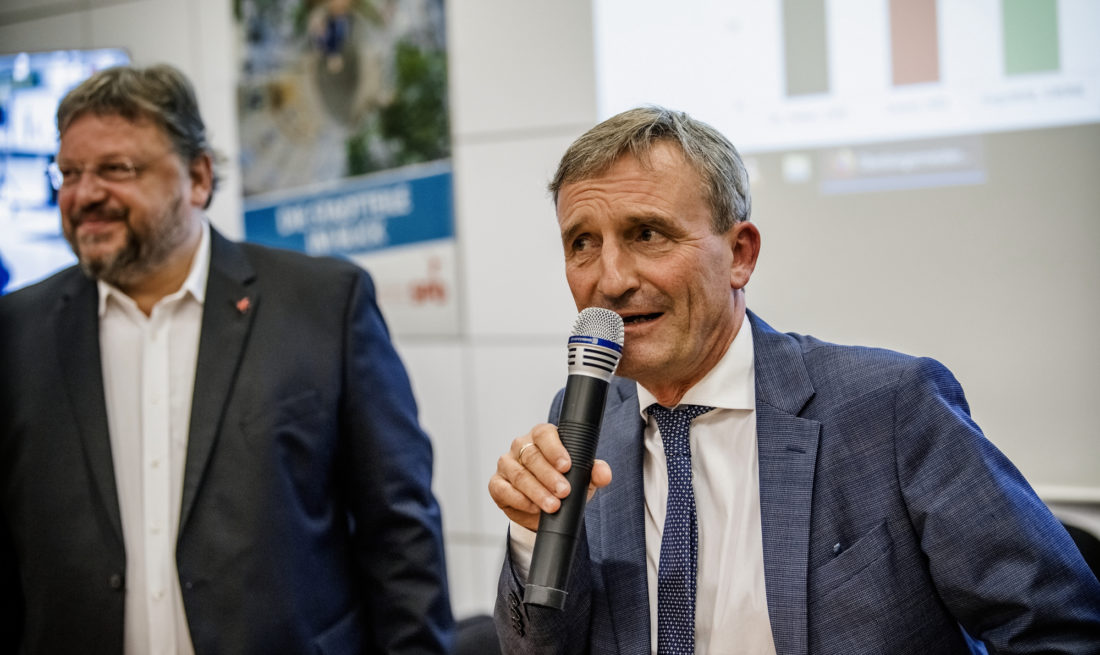 Thomas Geisel am Abend des 13. September 2020: In der ersten Runde der Kommunalwahl lag er hinter seinem Herausforderer Stephan Keller, zwei Wochen später wurde er abgewählt. Nun veröffentlicht er ein Buch über die Amtszeit, die damals zu Ende ging. Foto: Andreas Endermann
