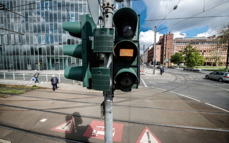 Gelb am Graf-Adolf-Platz - wer schnell genug ist, kann jetzt noch losgehen. Foto: Andreas Endermann