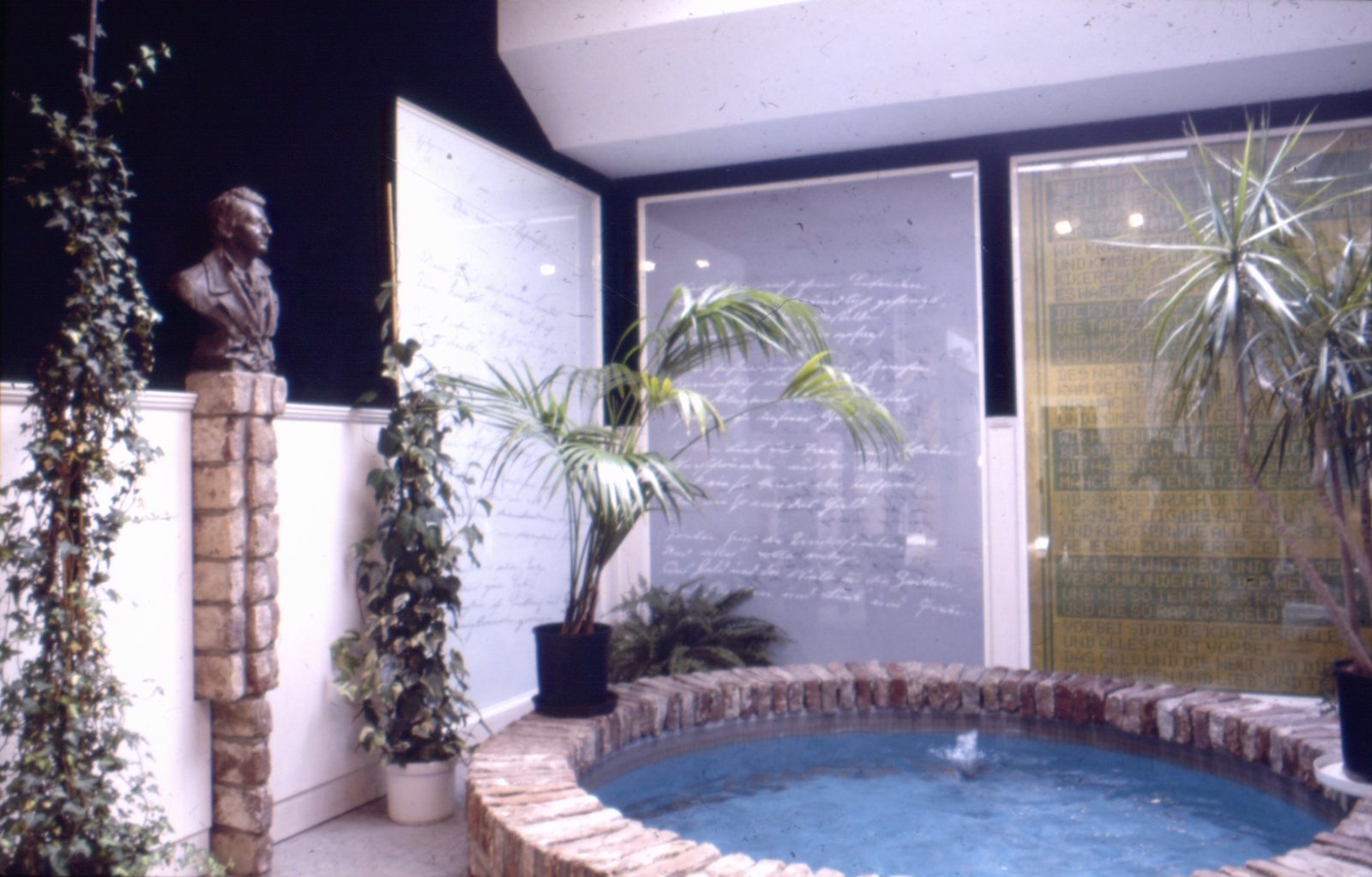 mata-hari-passage-brunnen