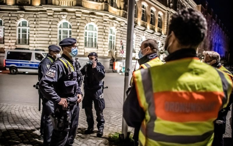 1. Abend Ausgangssperre aufgrund der Inzidenzwerte in Duesseldorf