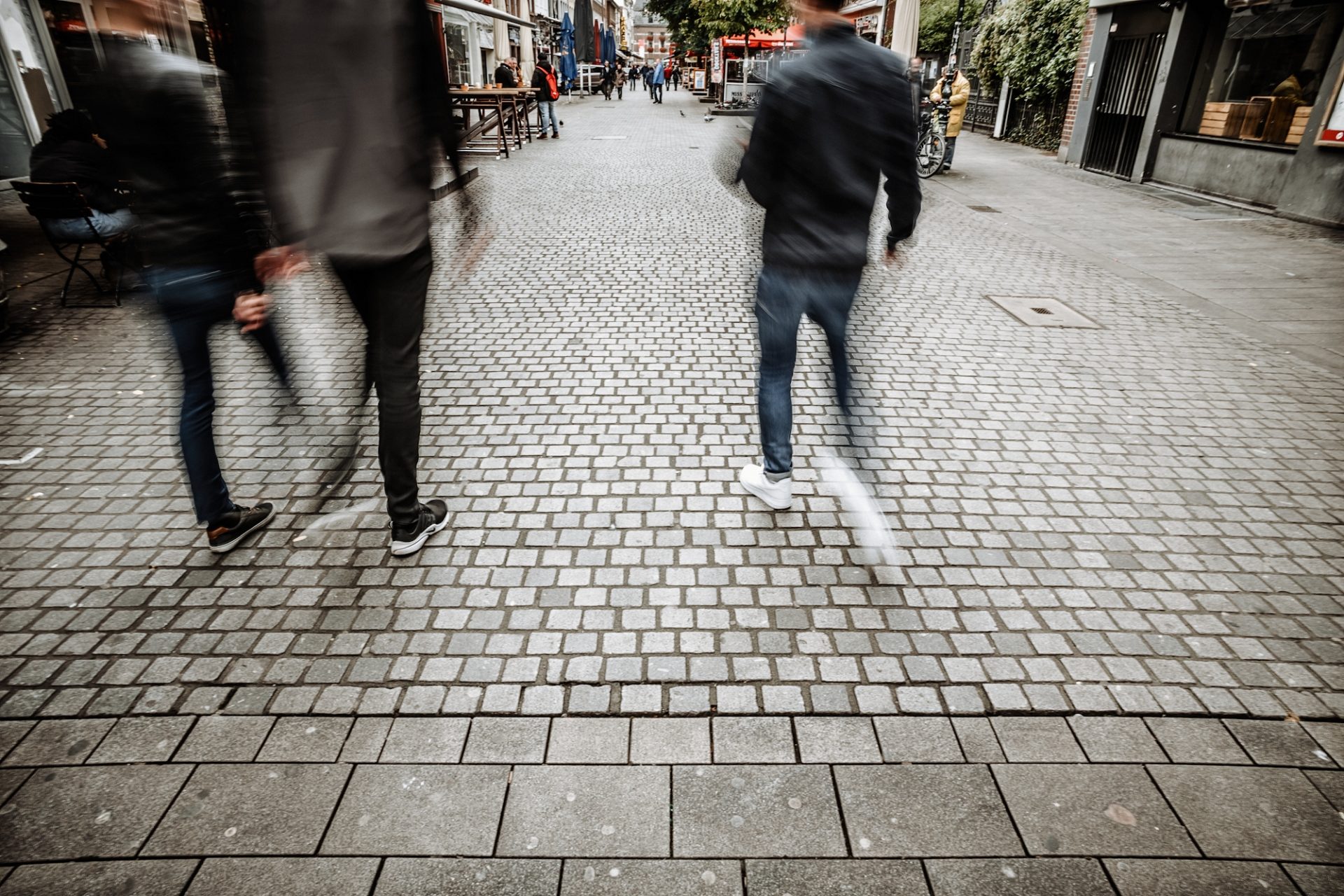 Die Stadt hat im Frühjahr 2019 für einen Test verschiedene Pflastersteine auf der Bolkerstraße verlegt. Foto: Andreas Endermann