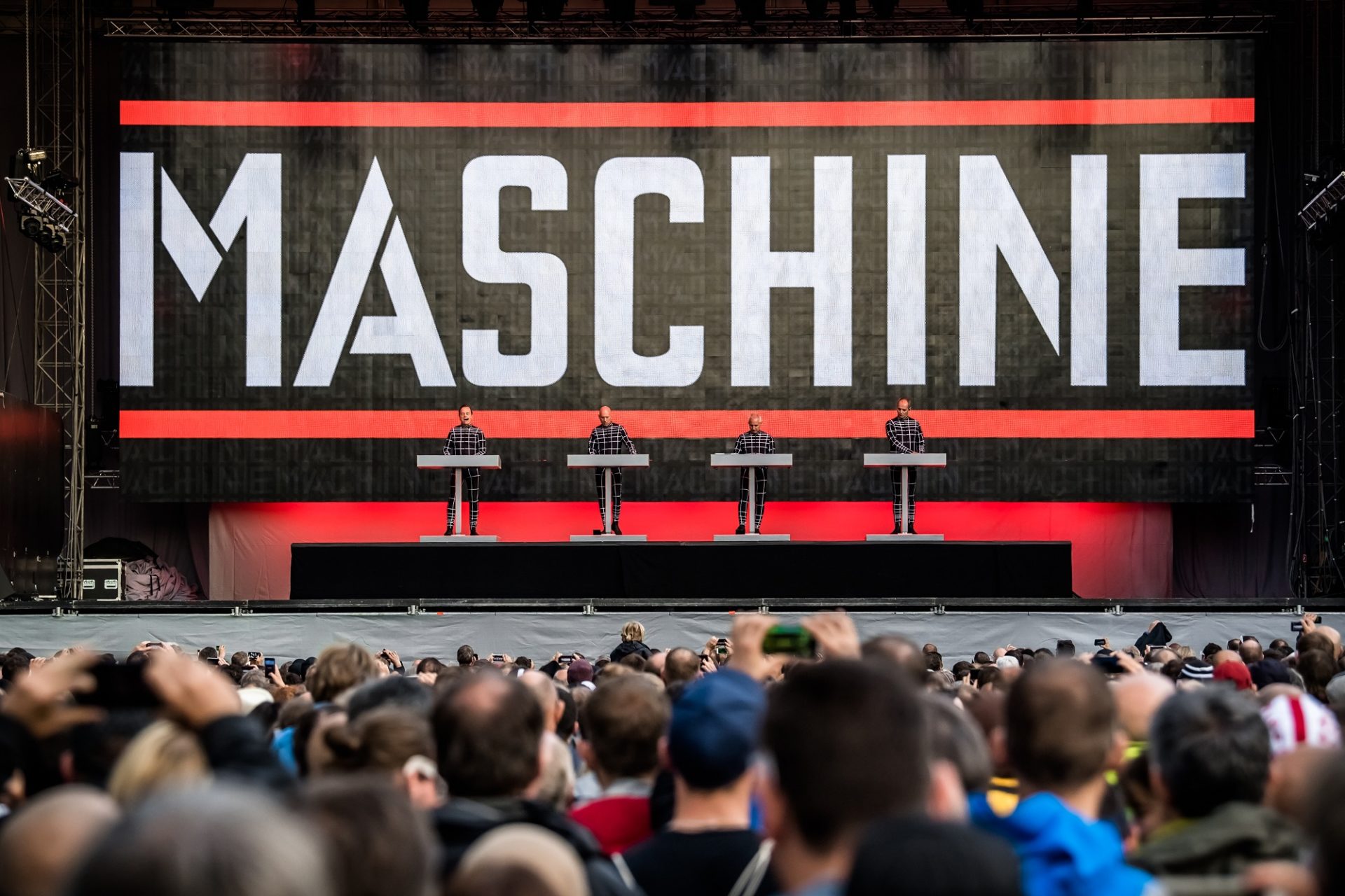 Die Band Kraftwerk spielte 2017 im Ehrenhof ein Konzert, als die Tour de france in Düsseldorf startete. Foto: Andreas Endermann