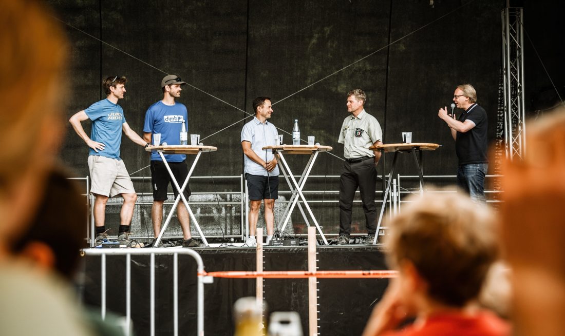 Diskussion beim Mountainbike-Festival "Juicy Rides" in Düsseldorf