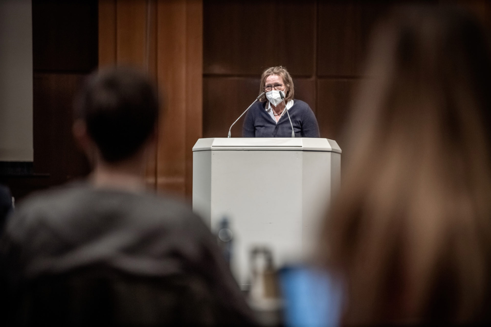 Bürgermeisterin Klaudia Zepuntke bei einer Rede im Stadtrat in Düsseldorf