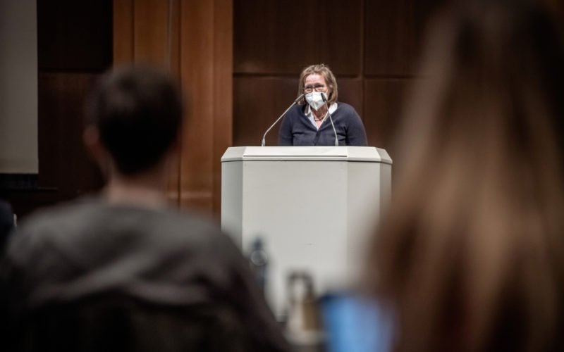 Bürgermeisterin Klaudia Zepuntke bei einer Rede im Stadtrat in Düsseldorf