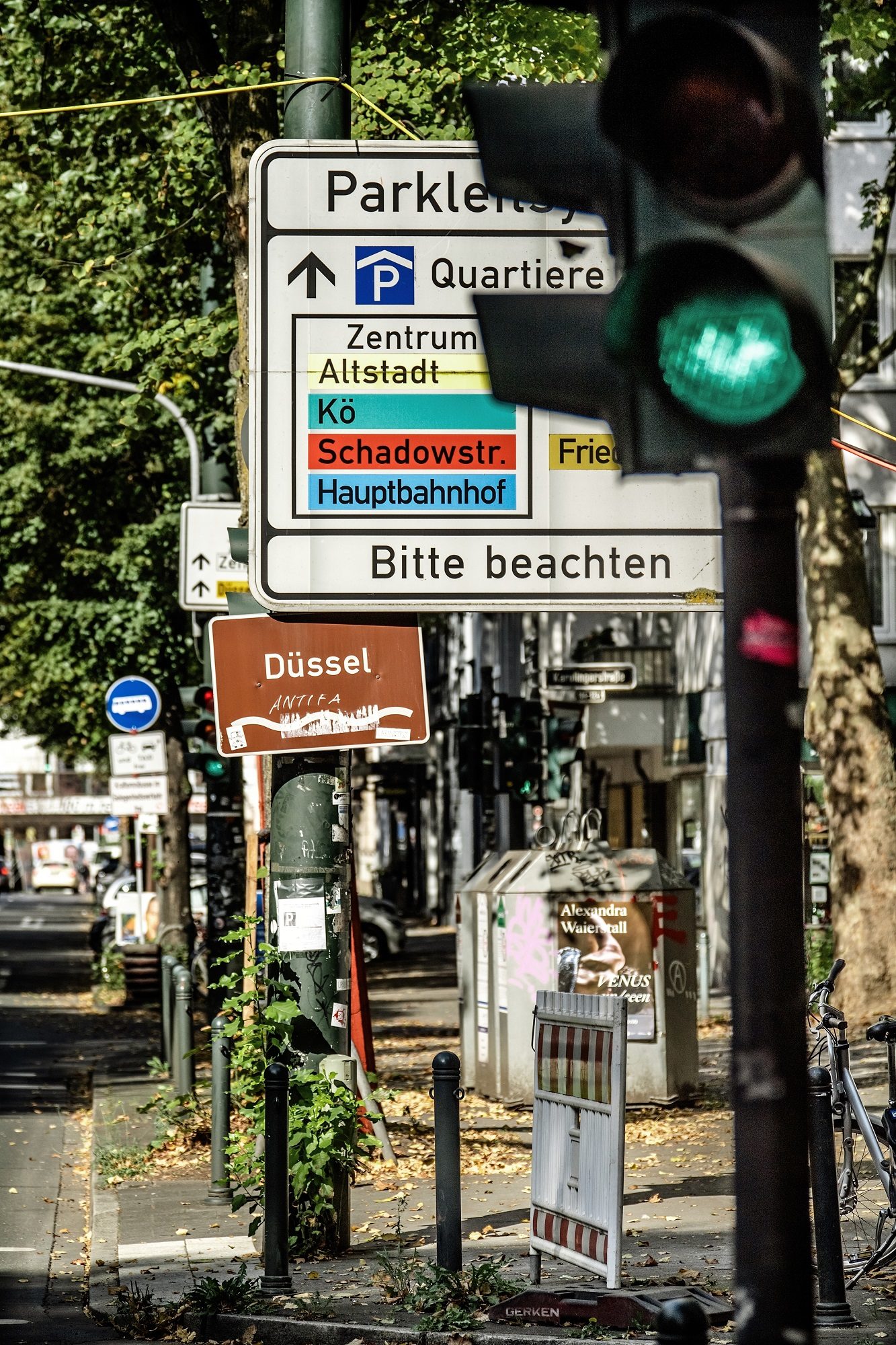 Wer langsam durch die Stadt geht, sieht mehr, hört mehr, erfährt mehr. Das meint auch Fotograf Andreas Endermann, wenn er sich und uns ein Bild macht.