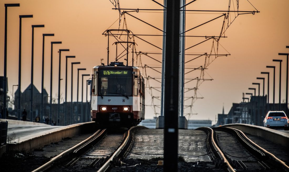Mehr Busse und Bahnen, bessere Haltestellen, günstigere Tickets - das sind einige der Vorschläge des Jugendrates für die Rheinbahn. Foto: Andreas Endermann
