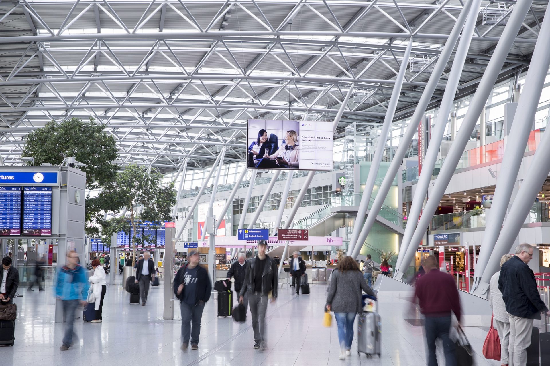 Ein Blick in die Abflugebene des Terminals am Düsseldorfer Flughafen. Foto: Andreas Wiese/Flughafen Düsseldorf