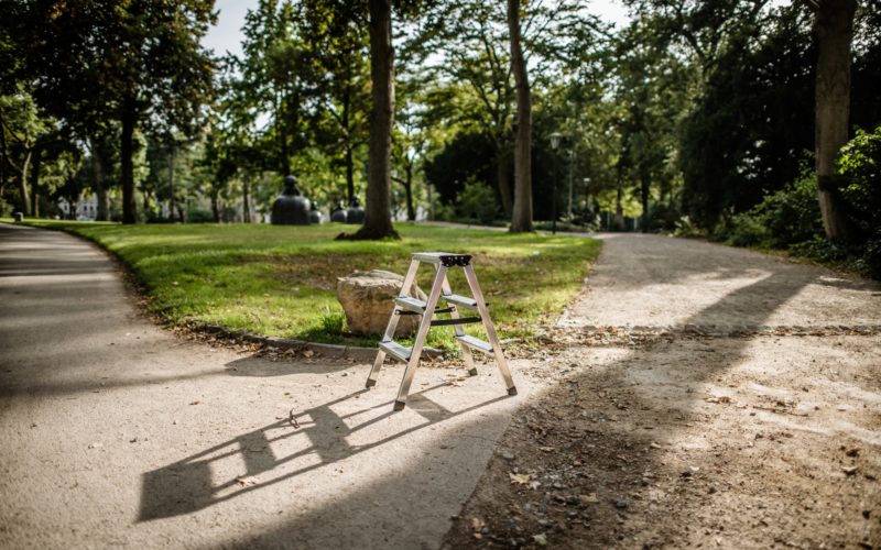 So könnte eine "Speakers' Corner" im Hofgarten aussehen: eine Trittleiter oder eine Kiste, darauf ein Mensch, der über ein Thema spricht, das ihm gefällt. Foto: Andreas Endermann