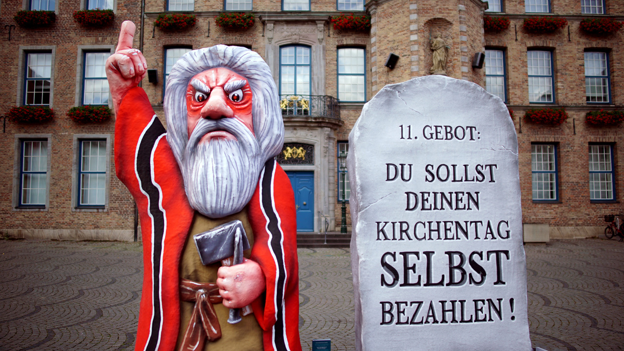 Protest vor dem Rathaus Düsseldorf
